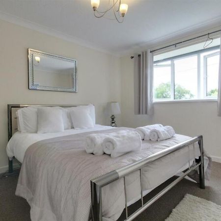 The Firs - Apartment Next To Beach & Forest - Pets Are Free Barton on Sea Extérieur photo