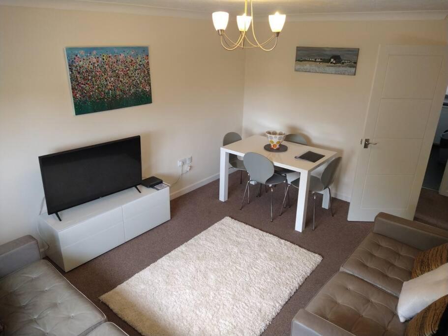 The Firs - Apartment Next To Beach & Forest - Pets Are Free Barton on Sea Extérieur photo