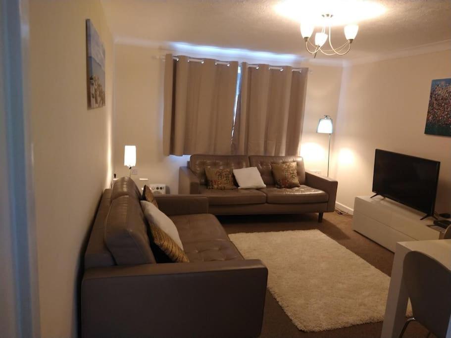The Firs - Apartment Next To Beach & Forest - Pets Are Free Barton on Sea Extérieur photo