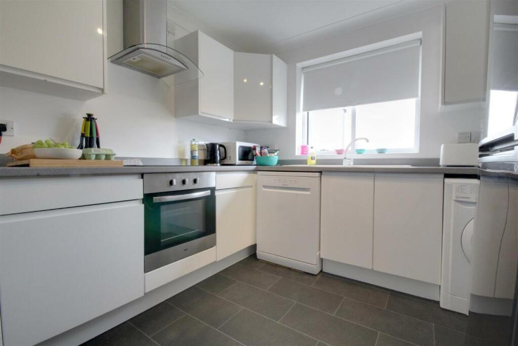 The Firs - Apartment Next To Beach & Forest - Pets Are Free Barton on Sea Extérieur photo