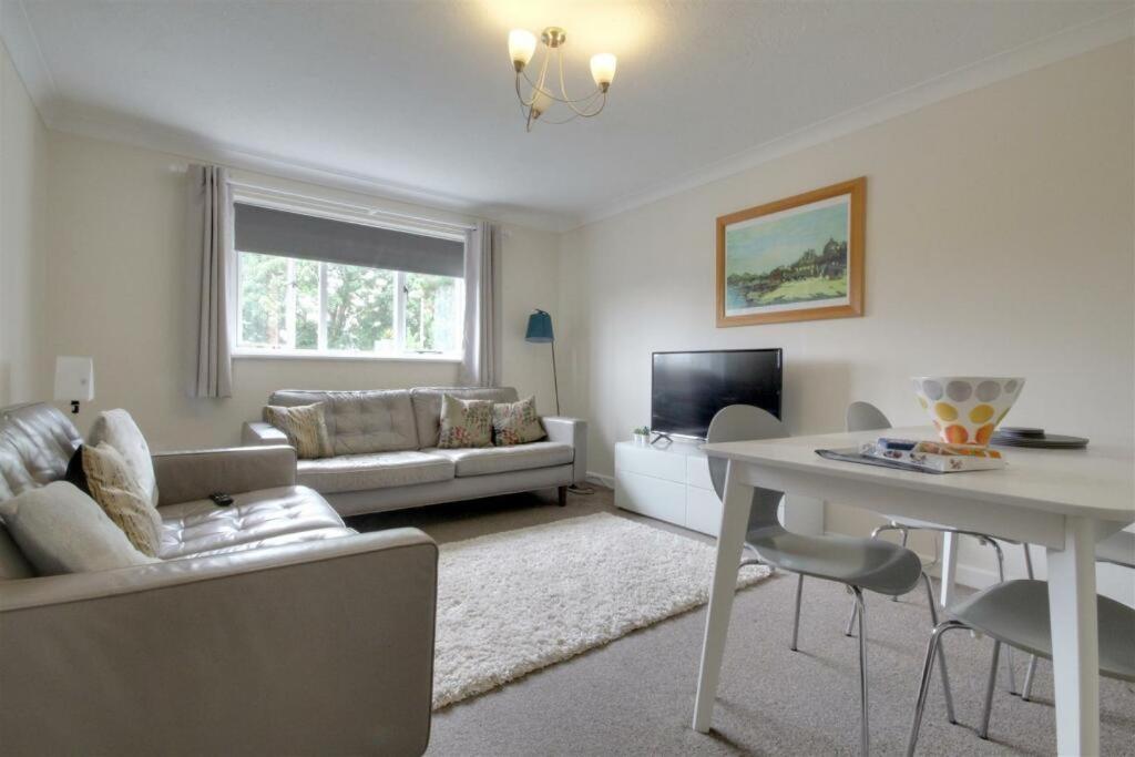 The Firs - Apartment Next To Beach & Forest - Pets Are Free Barton on Sea Extérieur photo